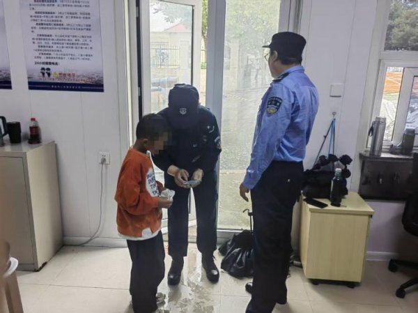 金股宝配资 帮孩童寻家人、为少女解忧愁 假期里青岛警察的暖心事不断